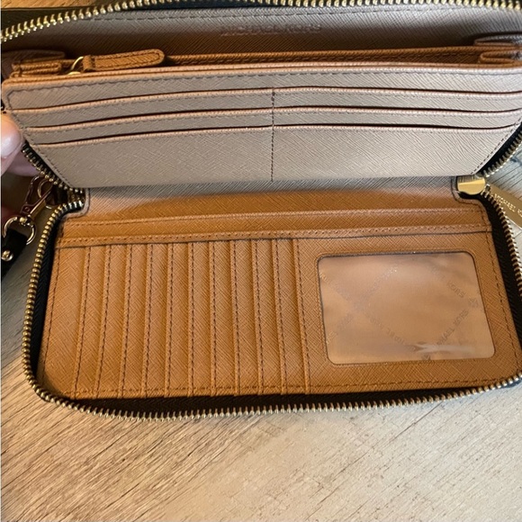 NWOT - Michael Kors Wallet/Wristlet - Picture 5 of 7